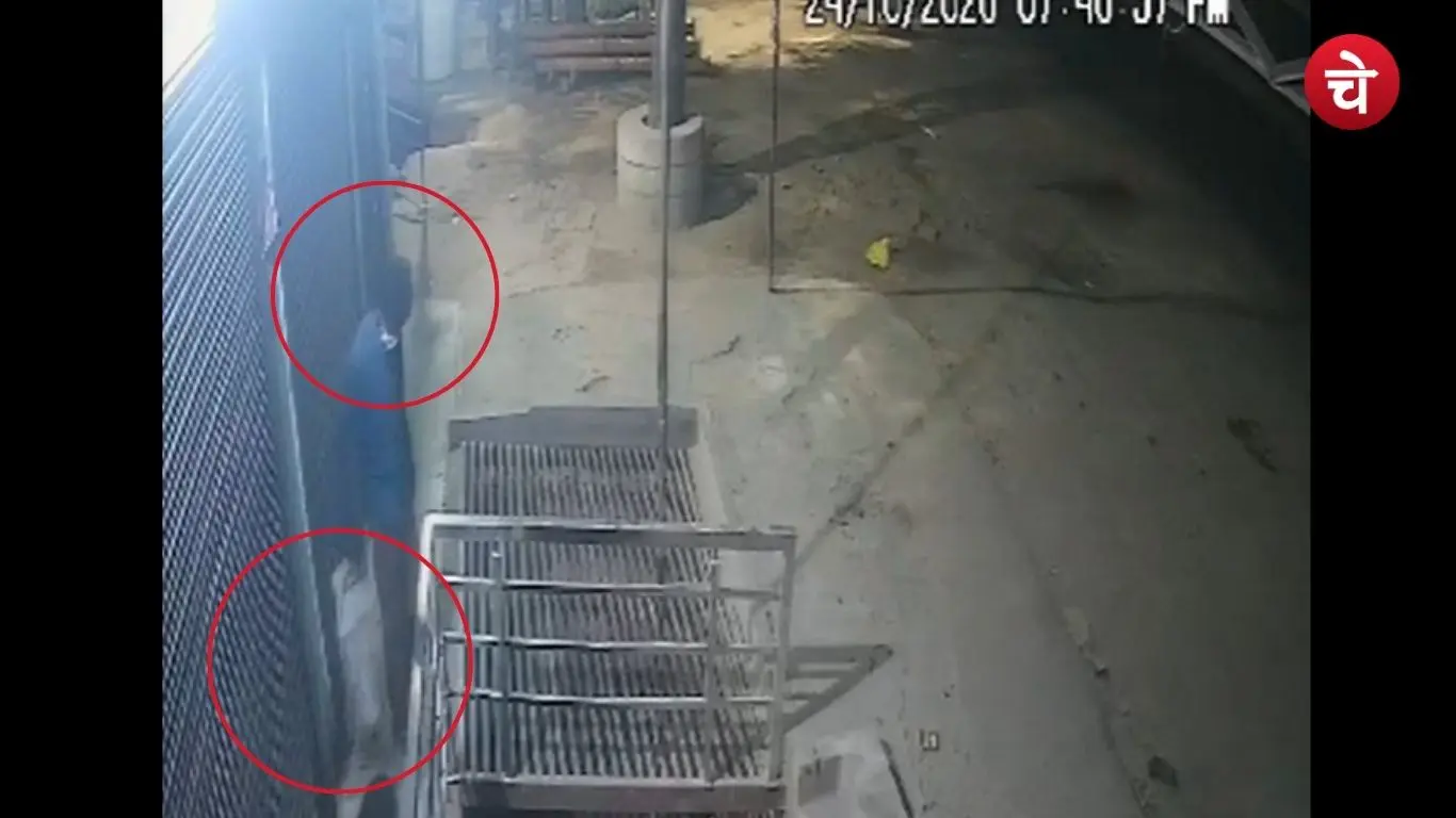 Suspect leaves an empty bag outside the office; caught on CCTV